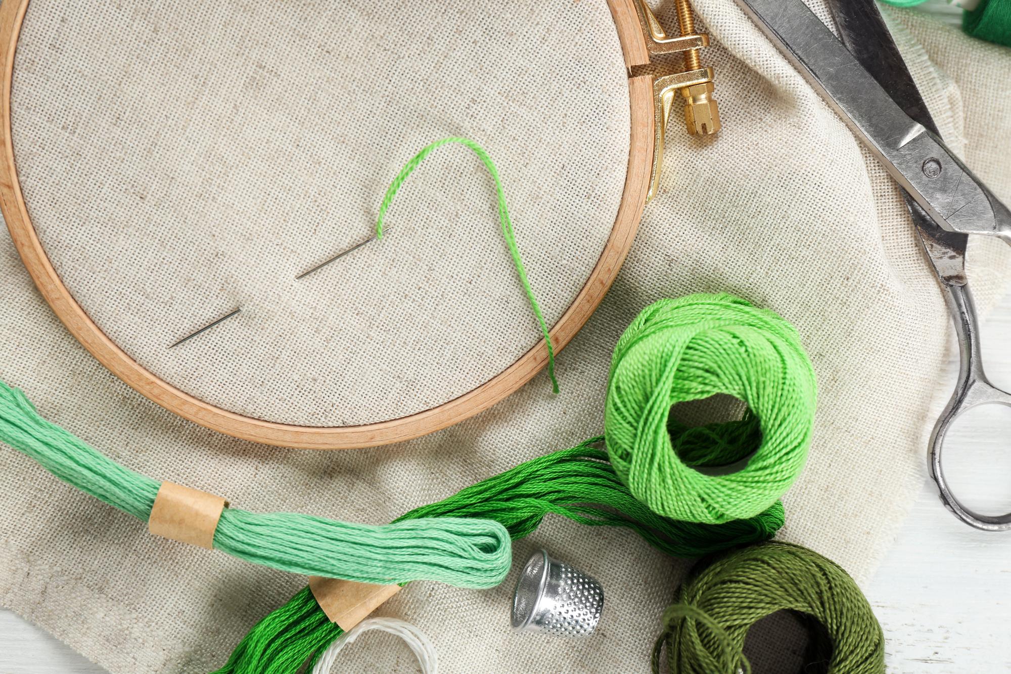 Workspace with hoops, threads and minimal samples